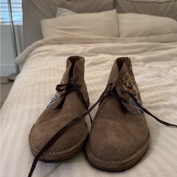 Gucci Men’s Tiger Head Embroidered Suede Lace-Up Boots - Picture 3 of 3